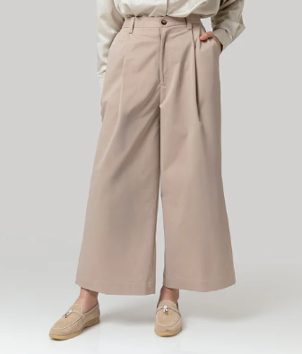 Wide-Leg Pants Evolusi Pantalon Longgar dalam Dunia Fashion