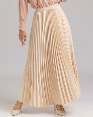 Pleated Skirts dan Jorts Perpaduan Tradisi dan Tren Terbaru
