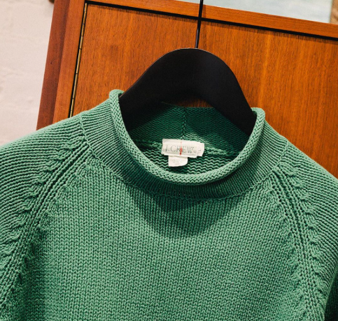 Rollneck Boxy Menjadi Ikon Gaya Baru dalam Lanskap Fashion 2025