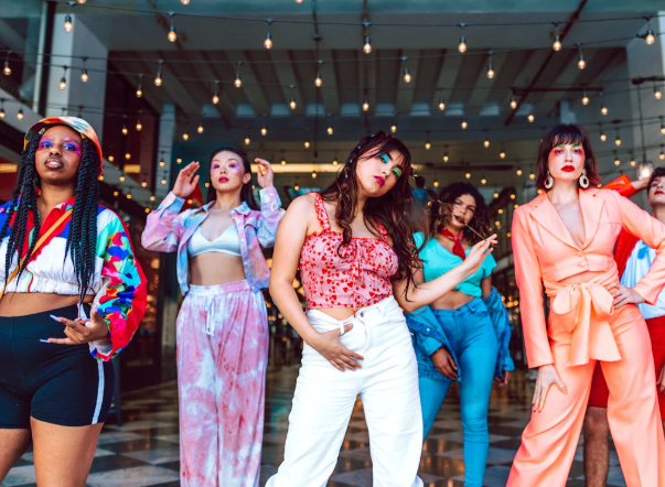 Mode Pop Culture 2025 Bikin Dunia Fashion Hidup